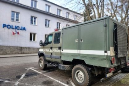 Policjanci zabezpieczali miejsce znalezienia niewybuchu w Przebendowie