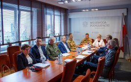 Powalone drzewa i zalane drogi. Służby w stanie podwyższonej gotowości