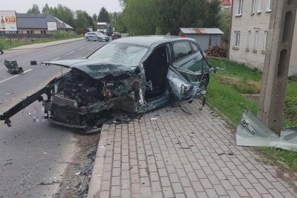 Poważny wypadek w Tyczynie. Tir wjechał w przystanek