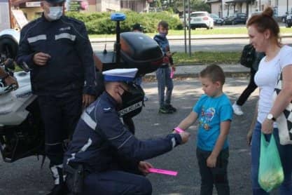 Powiat jasielski. Policjanci rozdawali odblaski