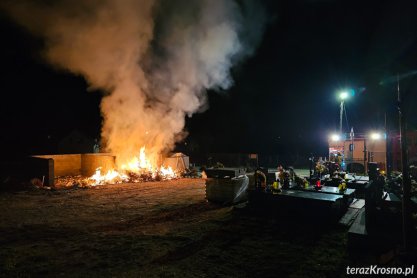 Pożar śmieci na cmentarzu w Zręcinie