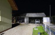 Pożar wiaty i samochodu w Opaciu
