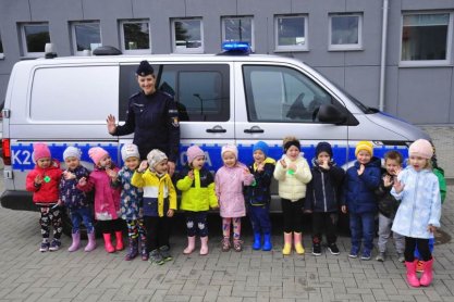 Przedszkolaki odwiedziły policjantów na komendzie