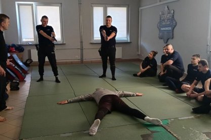 Realistyczne scenariusze i twarde zasady. Policjanci doskonalili techniki interwencji