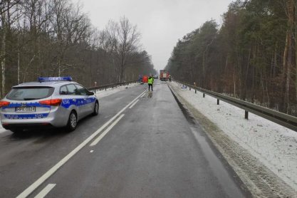 REGION. Czołowe zderzenie osobówki z ciężarówką. Zginęła 25-latka