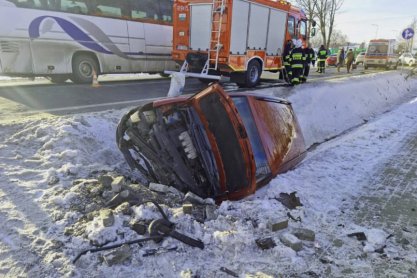 REGION. Czołowe zderzenie samochodów