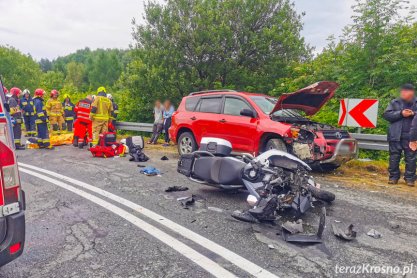 REGION. Czołowe zderzenie samochodu z motocyklem w Króliku Wołoskim