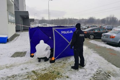 REGION. Zabójstwo pod blokiem i policyjna obława