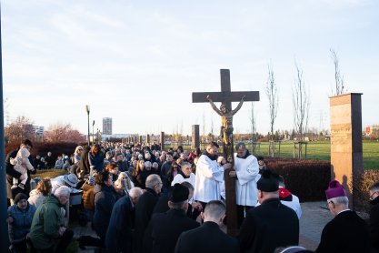 Rzeszów. Droga Krzyżowa w Parku Papieskim [ZDJĘCIA]