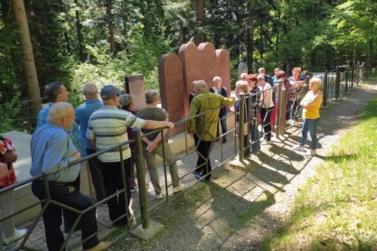 Seniorzy działający przy GOK w Tarnowcu zwiedzali Krempną