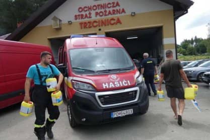 Strażacy ze Słowacji z darami w Trzcinicy
