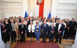Teresa Kubas-Hul wręczyła odznaczenia państwowe i resortowe