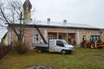 Trwa remont zabytkowej plebani w Szebniach