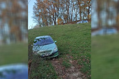 Uciekał przed policją autem, potem pieszo przez las