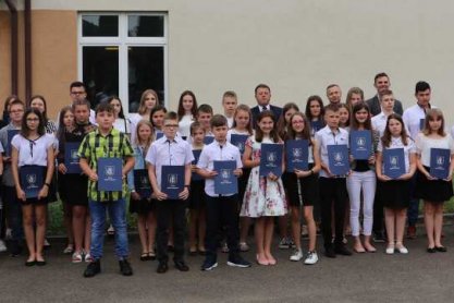 Wójt Gminy Osiek Jasielski nagrodził najlepszych uczniów
