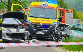 Wypadek w Zarzeczu, zderzenie dwóch samochodów osobowych