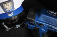 Wyprzedzał na pasach i pędził ponad 100 km/h