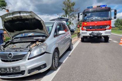 Zderzenie dwóch samochodów. Jedna osoba w szpitalu