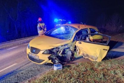 Zderzenie dwóch samochodów w Sieniawie. Jedna osoba została ranna