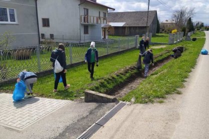 Śmieci zebrane przez mieszkańców Warzyc spłonęły w nocy