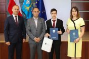 Wójt gminy Dębowiec nagrodził najlepszych uczniów