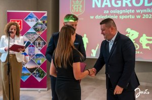 Burmistrz wręczył nagrody sportowcom