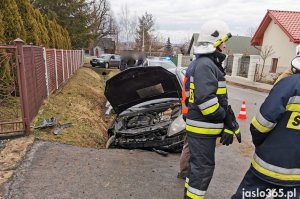 Samoklęski. Kierująca uderzyła w betonowy przepust