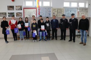 Wręczenie nagród za udział w Ogólnopolskim Strażackim Konkursie Plastycznym